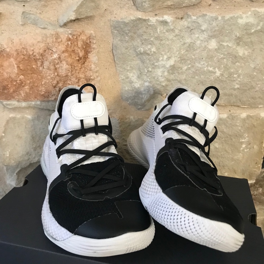 Curry 6’s men’s size 6 black and white shoes